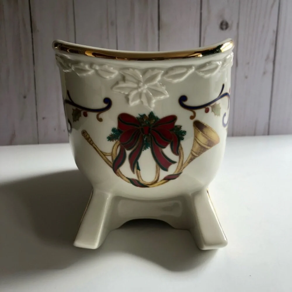 Mikasa Holly Sleigh centerpiece bowl